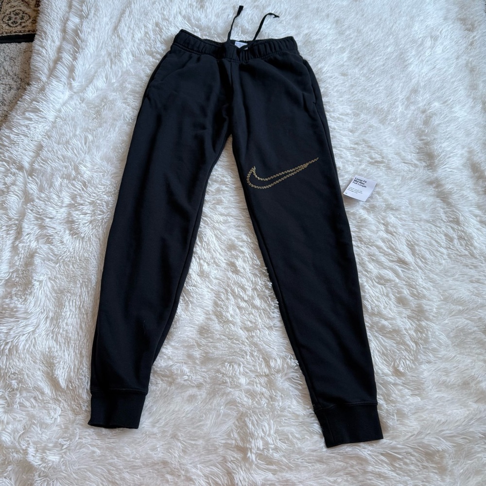 Nike Sportswear Women's Black/Gold Club Fleece Mid-Rise Jogger